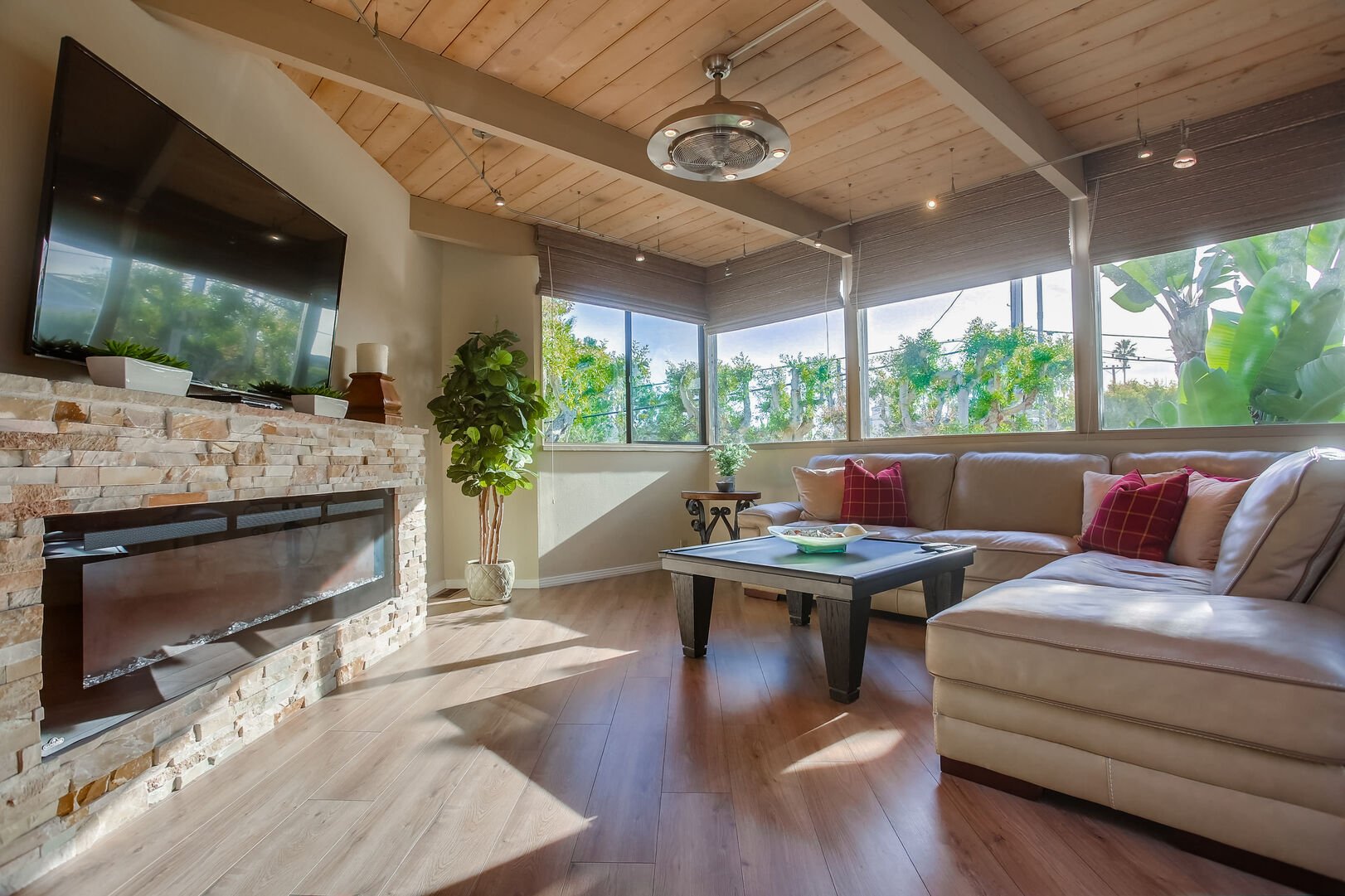 Living space in one of our Del Mar weekend rentals
